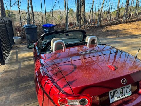 Used 2010 MAZDA MX-5 Miata Grand Touring w/ Premium Pkg image 12