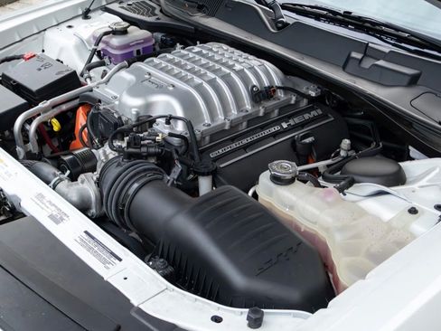 Used 2015 Dodge Challenger SRT Hellcat image 28