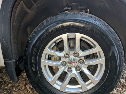 Used 2019 GMC Sierra 1500 4x4 Crew Cab w/ Convenience Package image 10