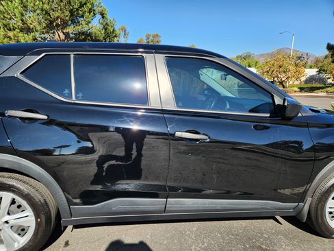 Used 2022 Nissan Kicks S image 9