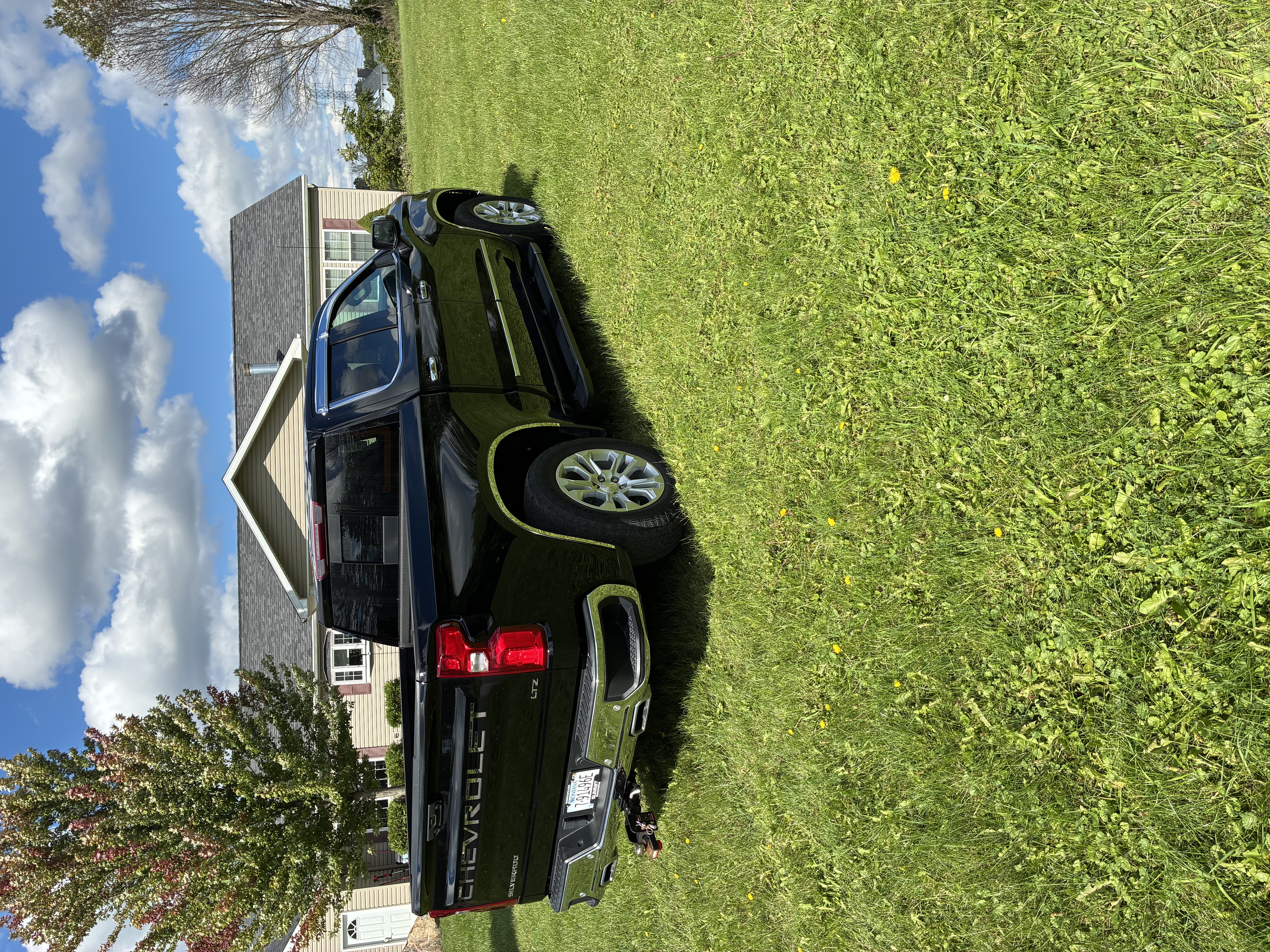 Used 2023 Chevrolet Silverado 1500 LTZ AWD/4WD image 2