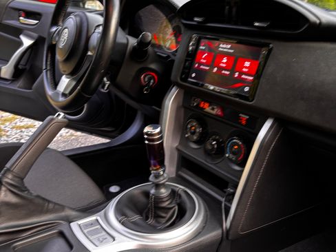Used 2020 Toyota 86 RWD image 4