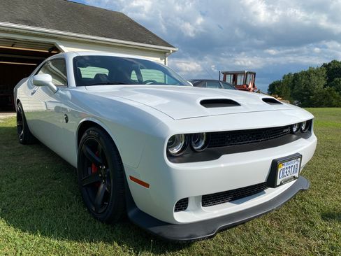 Used 2019 Dodge Challenger SRT Hellcat Redeye image 10