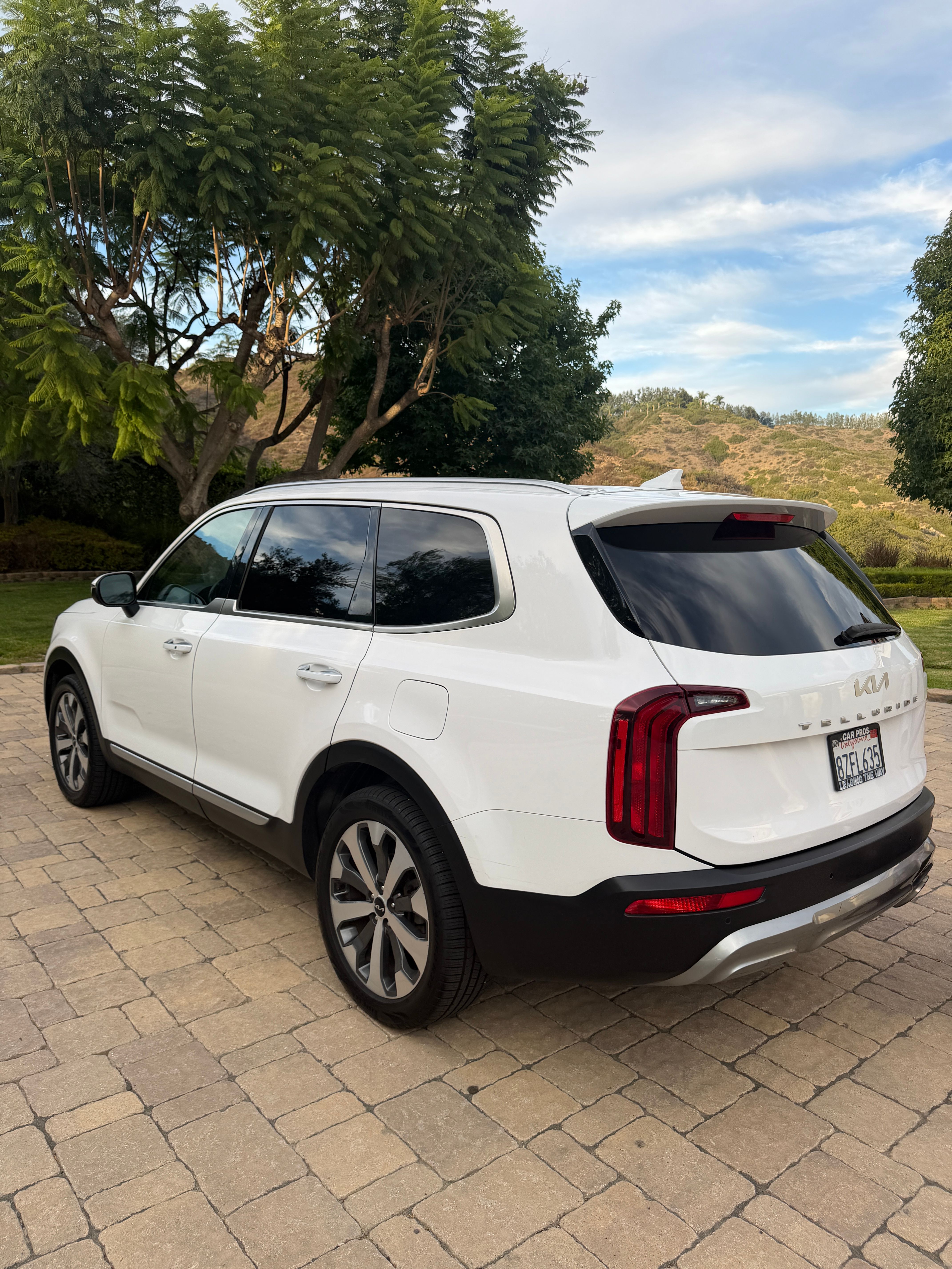 Used 2022 Kia Telluride S FWD image 4