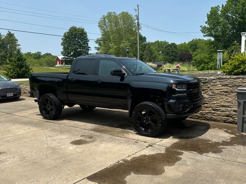 Used 2018 Chevrolet Silverado 1500 LTZ Z71 w/ Midnight Edition image 2