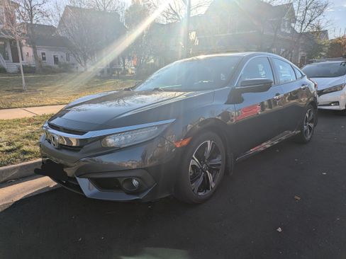 Used 2017 Honda Civic Touring image 6