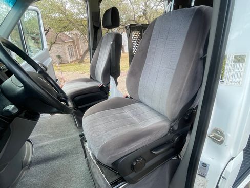 Used 2011 Mercedes-Benz Sprinter 2500 image 21