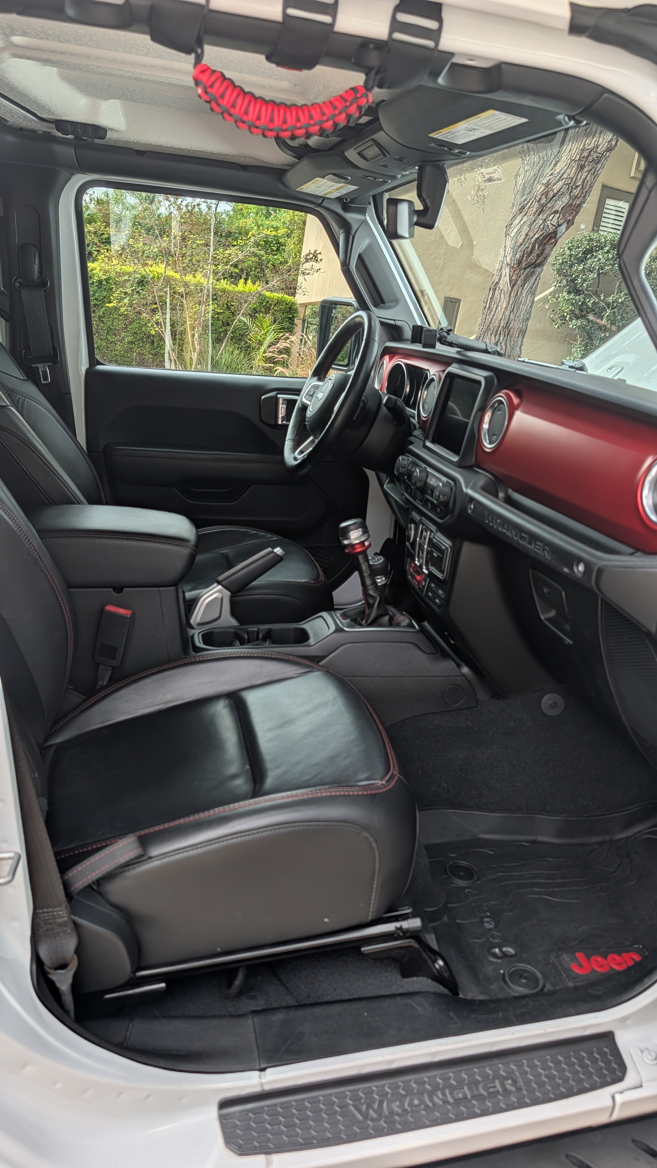 Used 2018 Jeep Wrangler Unlimited Rubicon AWD/4WD image 11