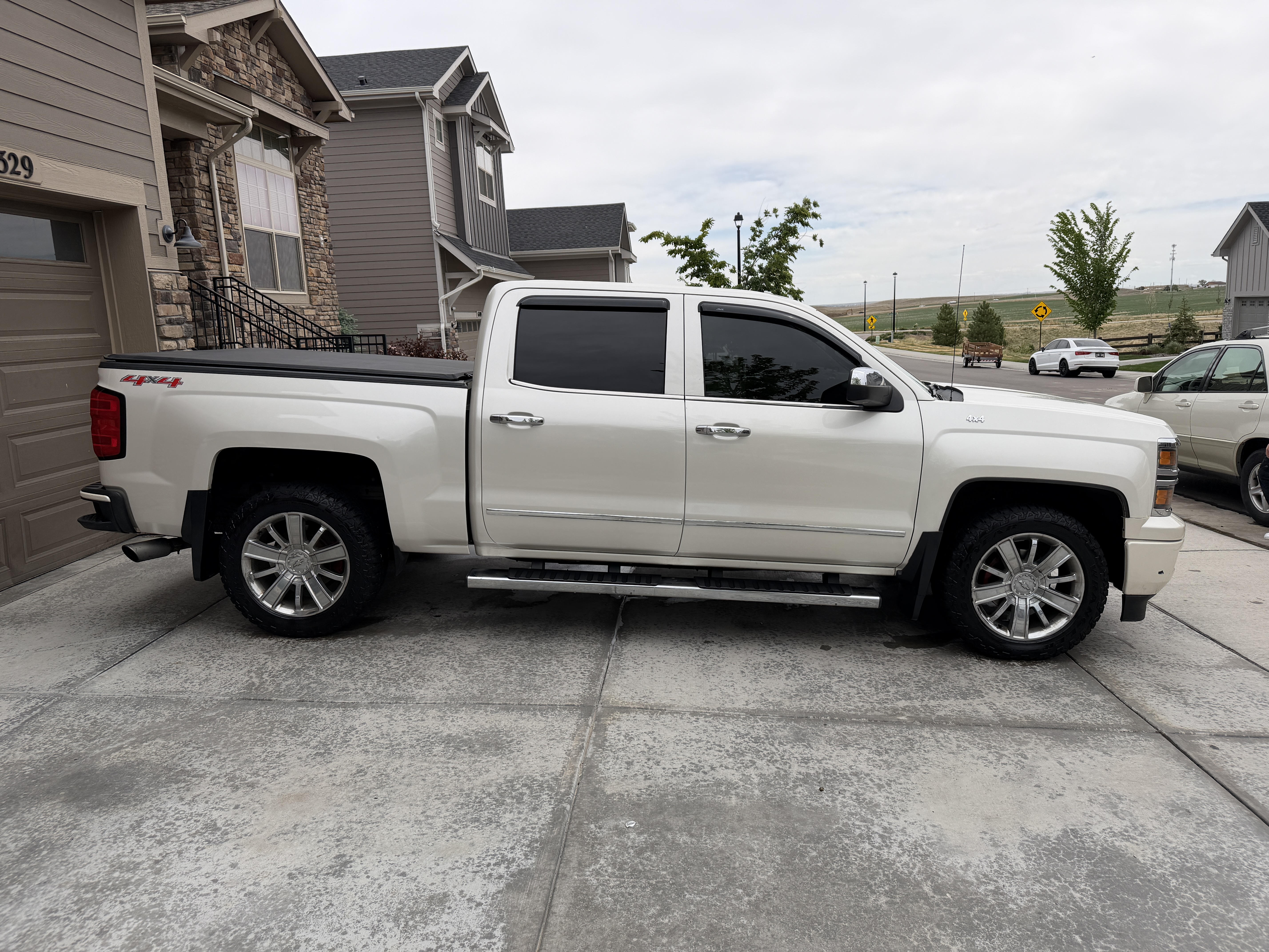 Used 2015 Chevrolet Silverado 1500 High Country w/ High Country Premium Package AWD/4WD image 9