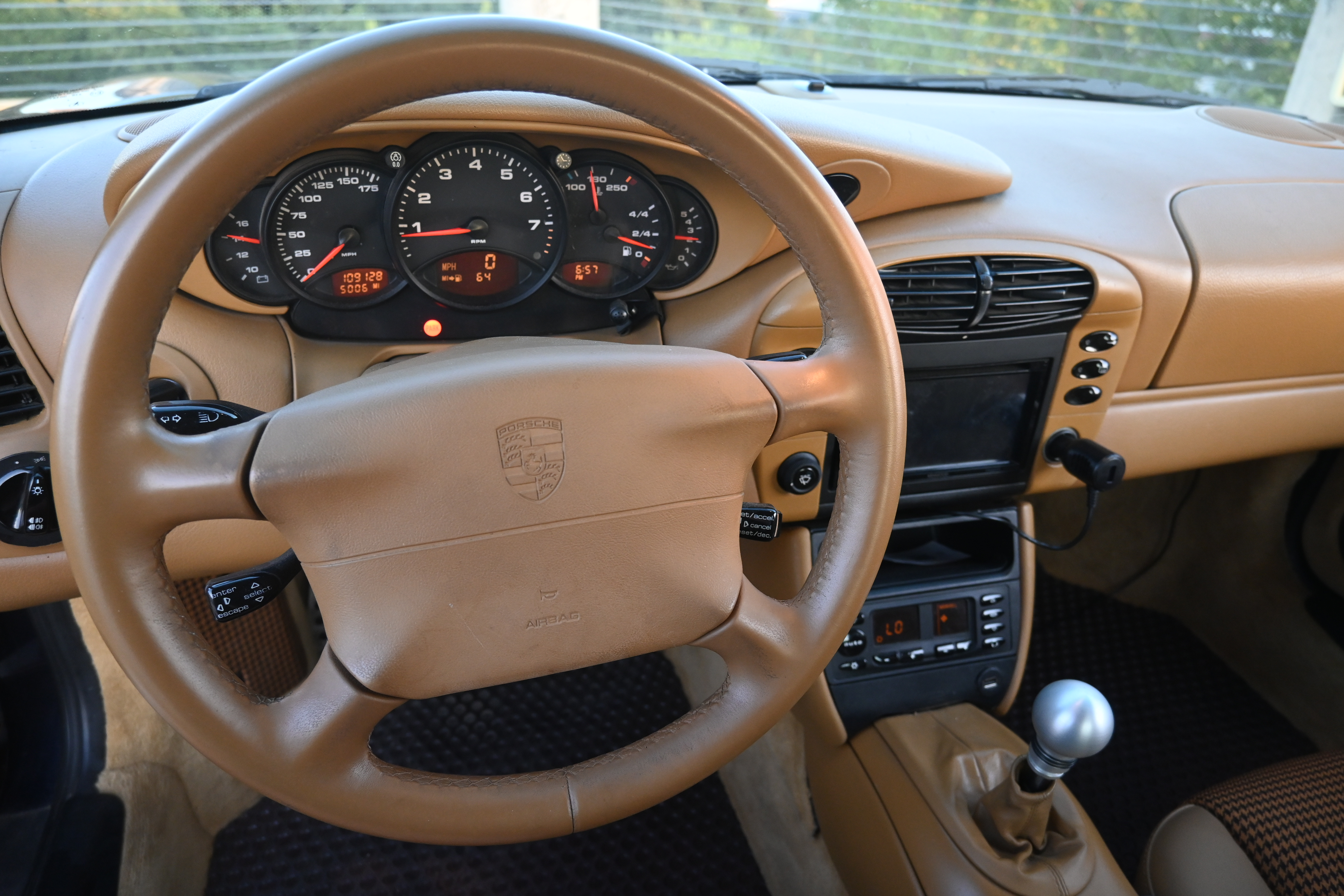 Used 2001 Porsche 911 Carrera RWD image 10