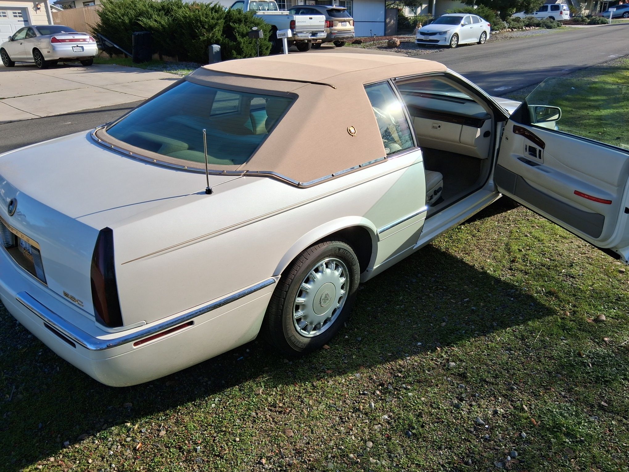 Used 2000 Cadillac Eldorado ESC w/ Comfort/Convenience Pkg FWD image 2