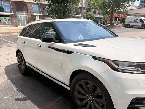 Used 2019 Land Rover Range Rover Velar R-Dynamic SE AWD/4WD image 4