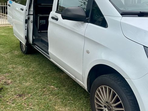 Used 2019 Mercedes-Benz Metris image 2