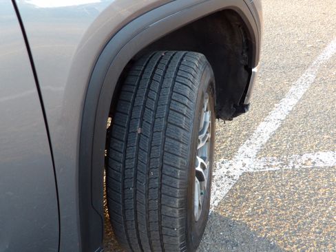 Used 2019 GMC Sierra 1500 SLE w/ SLE Value Package image 23