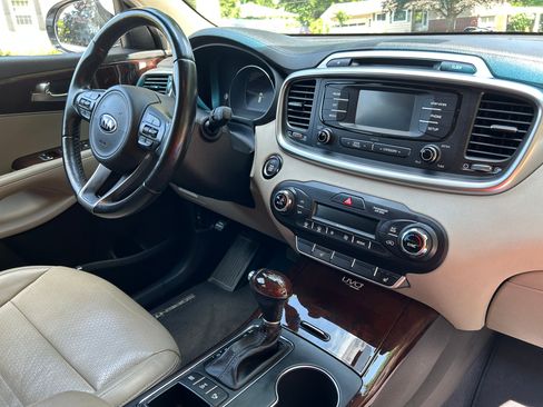 Used 2016 Kia Sorento EX w/ EX Premium Package image 9