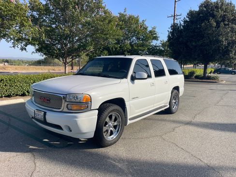 Used 2004 GMC Yukon XL Denali image 8