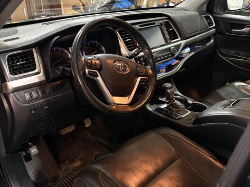 Used 2018 Toyota Highlander Limited image 6