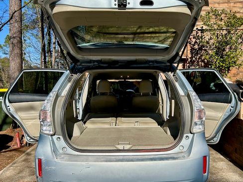 Used 2014 Toyota Prius V Five image 14