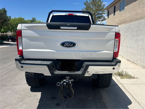 Used 2019 Ford F350 Lariat w/ Lariat Value Package AWD/4WD image 8