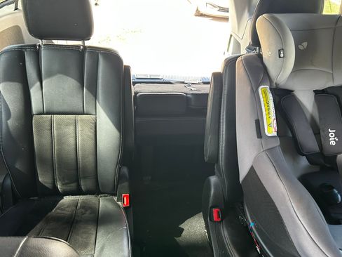 Used 2017 Dodge Grand Caravan SXT image 23