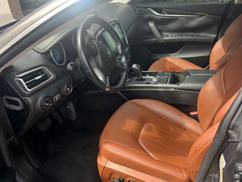 Used 2018 Maserati Ghibli RWD image 4