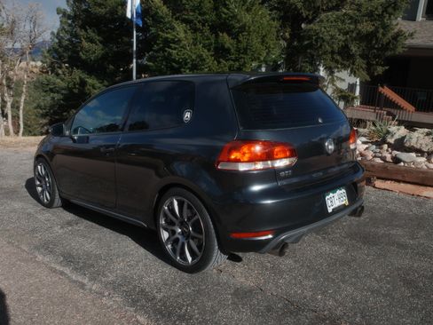 Used 2011 Volkswagen Golf 2-Door image 9
