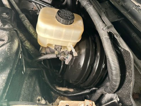 Used 2005 Ford Mustang Premium RWD image 14