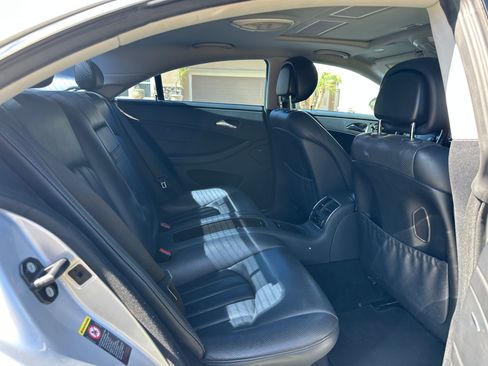 Used 2006 Mercedes-Benz CLS 500 image 8