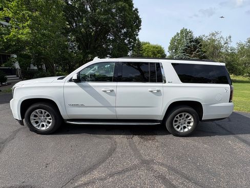 Used 2017 GMC Yukon XL SLT w/ Open Road Package AWD/4WD image 4