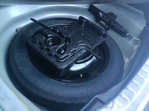 Used 2015 Toyota Corolla LE image 16