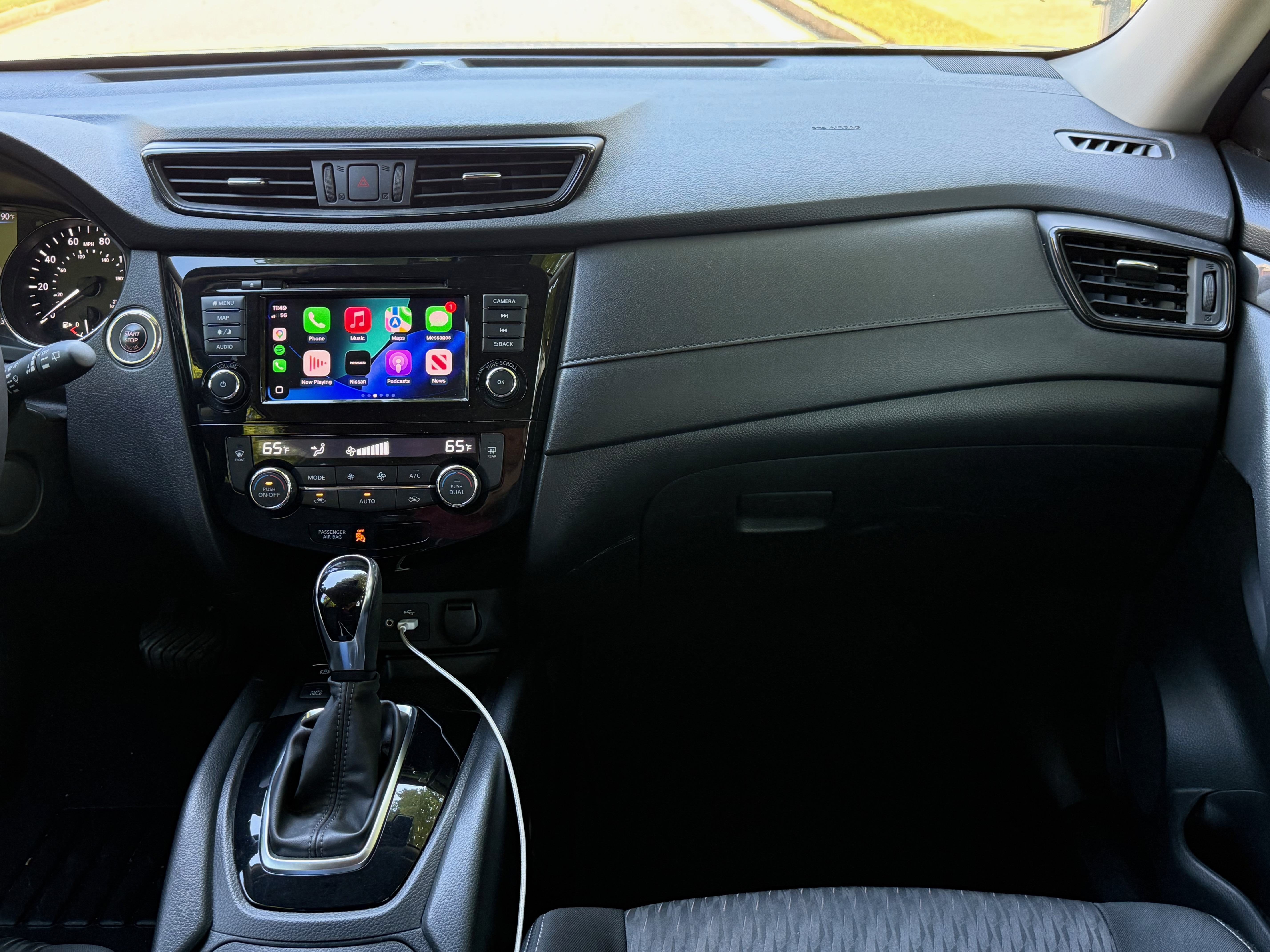 Used 2019 Nissan Rogue SV w/ Premium Package FWD image 11