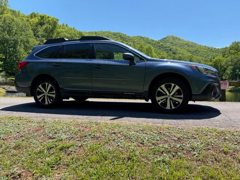 Used 2018 Subaru Outback 2.5i Limited AWD/4WD image 1