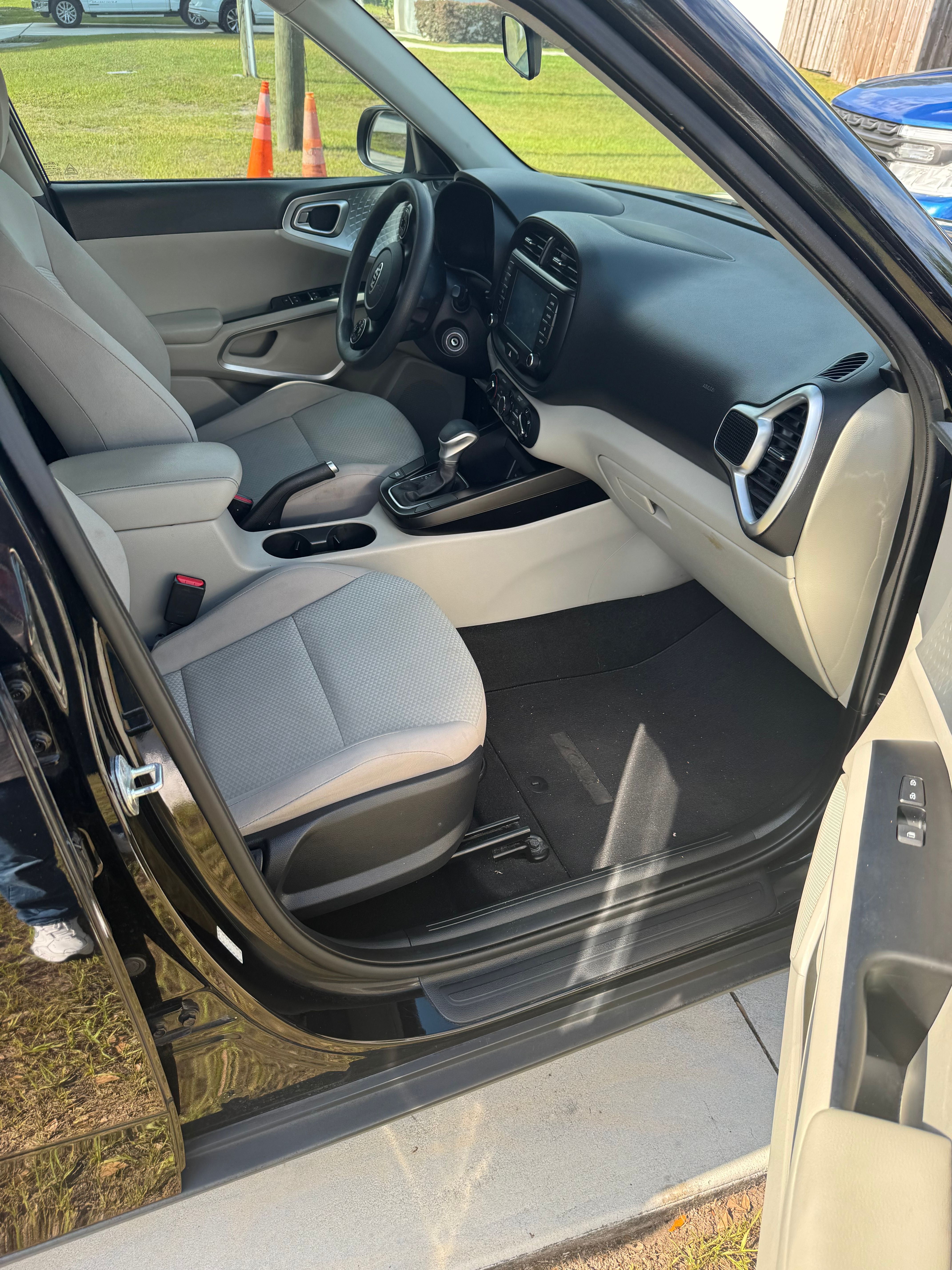 Used 2020 Kia Soul LX FWD image 6