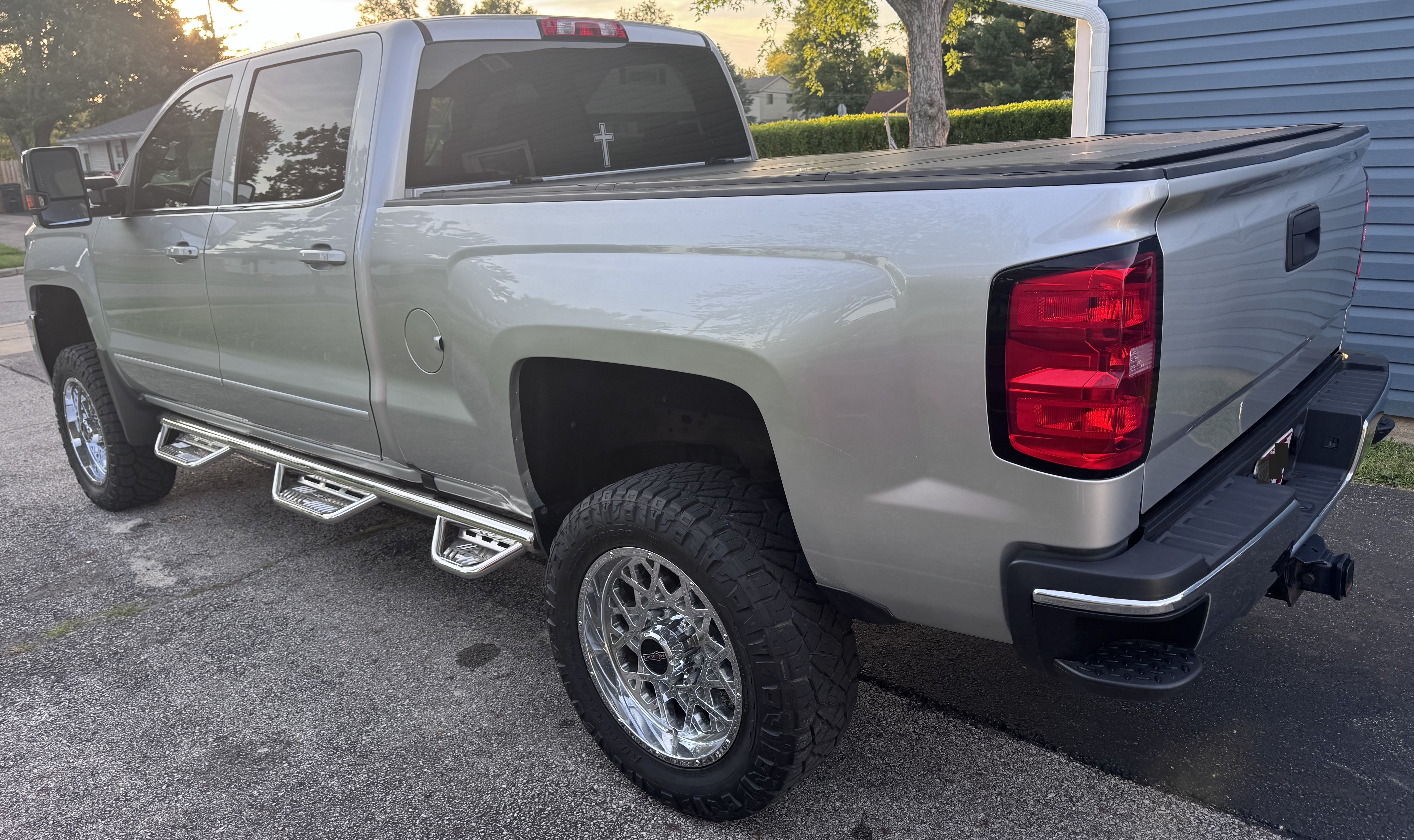 Used 2017 Chevrolet Silverado 2500 LT w/ LT Fleet Convenience Package AWD/4WD image 2