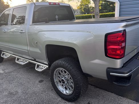 Used 2017 Chevrolet Silverado 2500 LT w/ LT Fleet Convenience Package AWD/4WD image 2