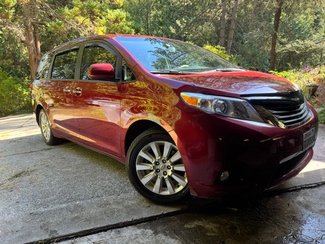 Used 2014 Toyota Sienna XLE w/ XLE Premium Package AWD/4WD image 9