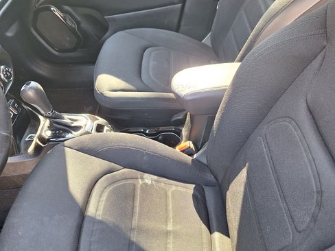 Used 2017 Jeep Renegade Altitude image 9