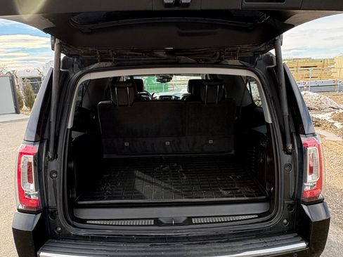 Used 2017 GMC Yukon XL Denali image 8