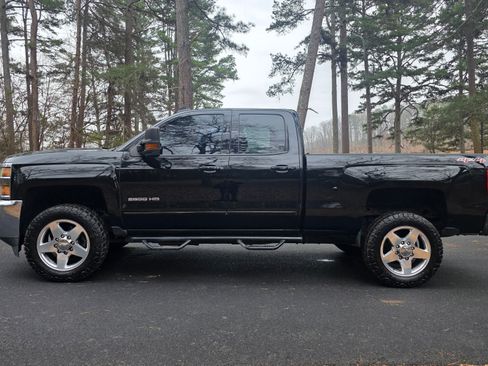 Used 2015 Chevrolet Silverado 2500 LT w/ LT Convenience Package image 2