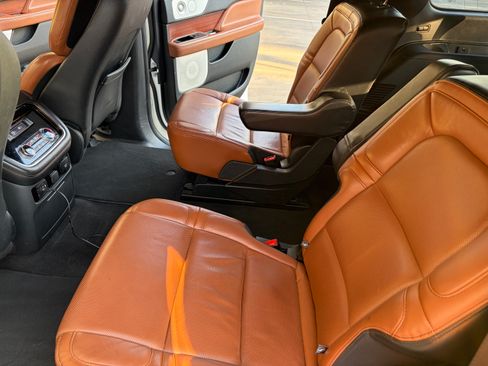 Used 2021 Lincoln Navigator L Reserve RWD image 10
