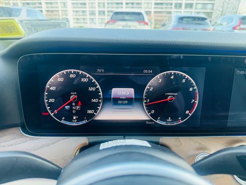 Used 2020 Mercedes-Benz E 350 4MATIC Sedan image 5