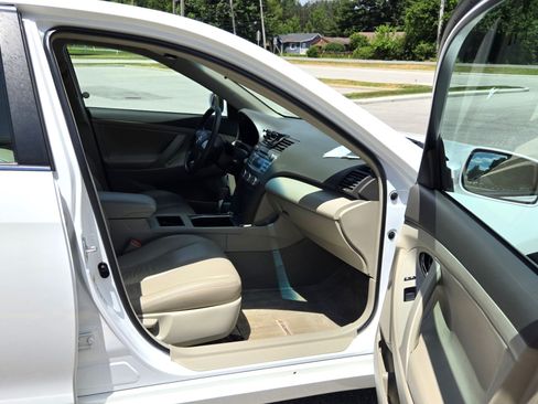 Used 2009 Toyota Camry LE FWD image 4