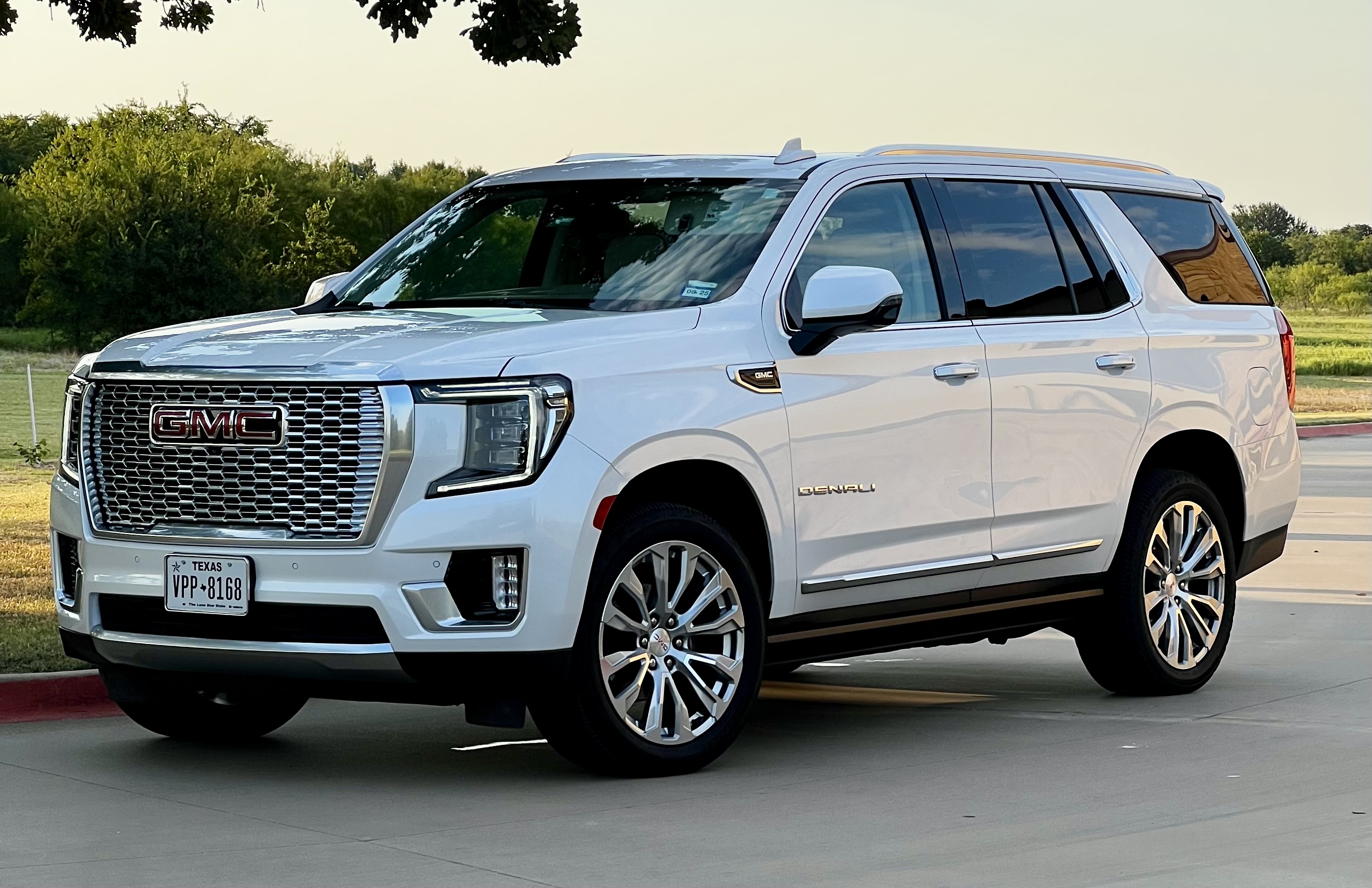 Used 2024 GMC Yukon Denali AWD/4WD image 1