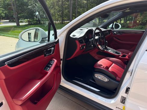 Used 2015 Porsche Macan S AWD/4WD image 11