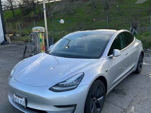 Used 2018 Tesla Model 3 Long Range image 8