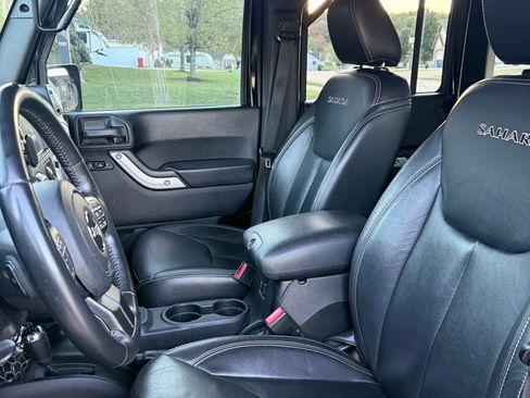 Used 2016 Jeep Wrangler Unlimited Sahara w/ Max Tow Package image 2