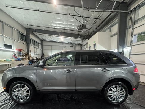 Used 2010 Lincoln MKX AWD image 11