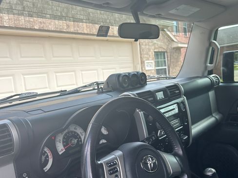 Used 2008 Toyota FJ Cruiser 2WD w/ Upgrade Pkg 2 image 13