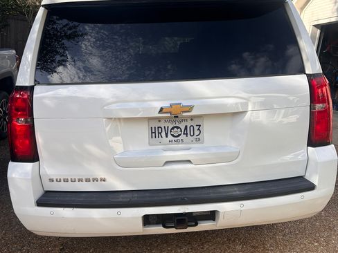 Used 2017 Chevrolet Suburban LT w/ Luxury Package image 9