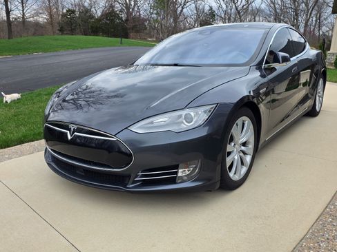 Used 2015 Tesla Model S 85D image 9